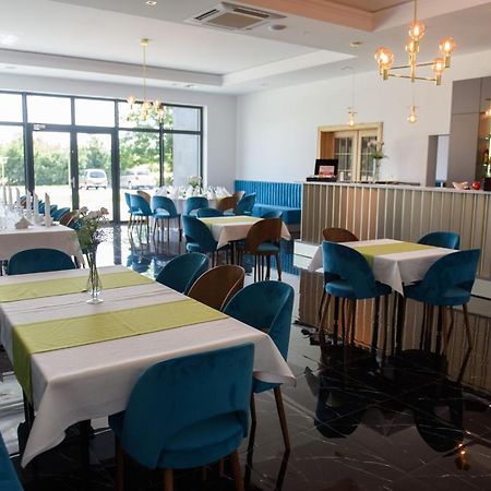 Hotel Art Cafe นาคลัว นาด นอเตชุ ภายนอก รูปภาพ
