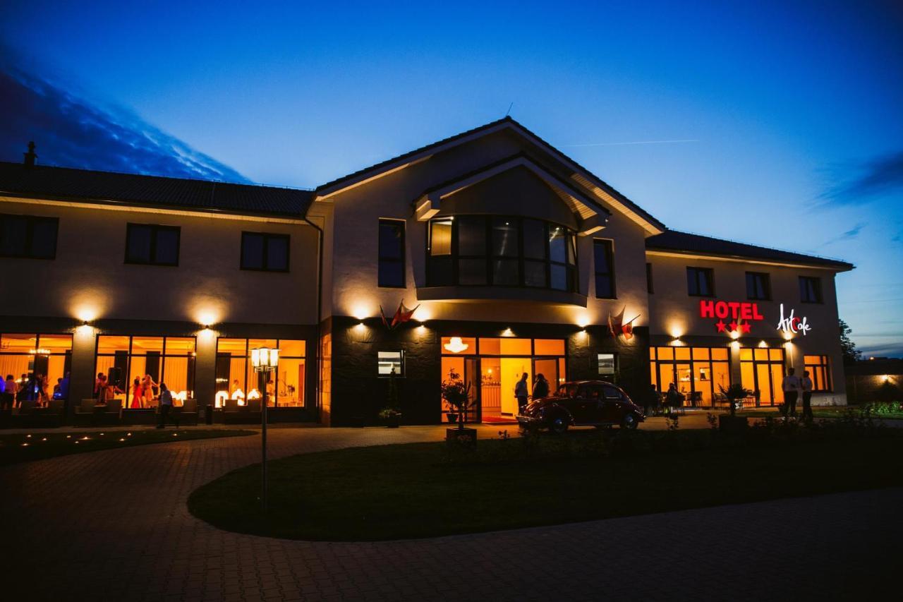 Hotel Art Cafe นาคลัว นาด นอเตชุ ภายนอก รูปภาพ