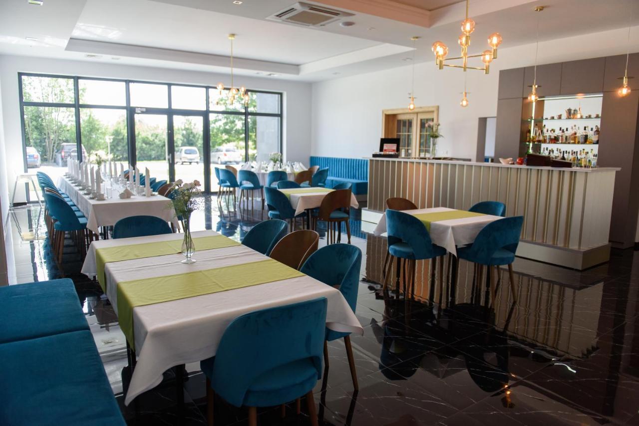 Hotel Art Cafe นาคลัว นาด นอเตชุ ภายนอก รูปภาพ